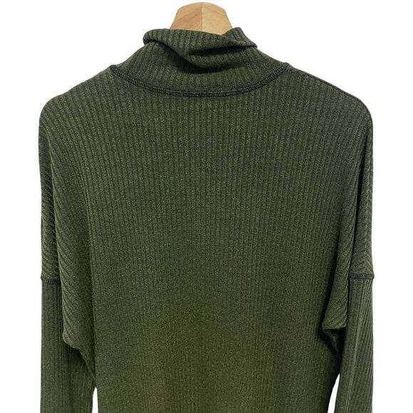 Green Turtle Neck Top - Picture 5 of 6